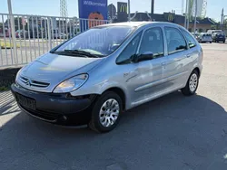 Grau Gebraucht 2003 Citroën Xsara Picasso Exclusive Van / Kleinbus | 1.900 € (Fairer Preis)