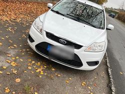 Weiß Gebraucht 2010 Ford Focus Limousine | 2.700 € (Fairer Preis)