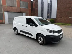 Weiß Gebraucht 2019 Peugeot Partner Van / Kleinbus | 10.700 €