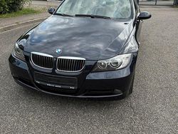Blau Gebraucht 2005 BMW 325 Limousine | 8.600 €