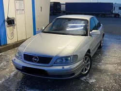 Silber Gebraucht 2002 Opel Omega Edition Limousine | 3.000 € (Teuer)
