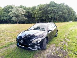 Schwarz Gebraucht 2016 Volvo V60 R-Design Kombi | 16.699 € (Teuer)