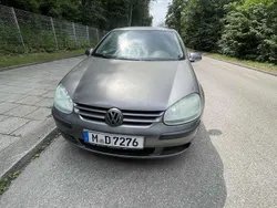 Grau Gebraucht 2005 VW Golf V Kleinwagen | 1.000 €