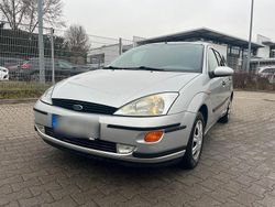 Silber Gebraucht 1999 Ford Focus Kombi | 2.200 € (Teuer)