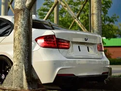 Weiß Gebraucht 2014 BMW 330 M Performance Limousine | 19.999 €