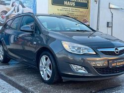 Grau Gebraucht 2011 Opel Astra Design Edition Kombi | 5.499 € (Etwas zu teuer)