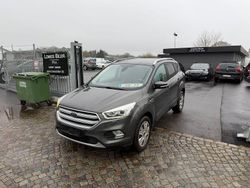 Grau Gebraucht 2018 Ford Kuga Titanium SUV | 9.200 € (Teuer)