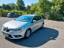 Silber Gebraucht 2017 Renault Mégane Coupé Intens Coupé | 10.200 €