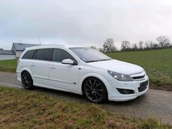 Weiß Gebraucht 2008 Opel Astra OPC Kombi | 2.800 €