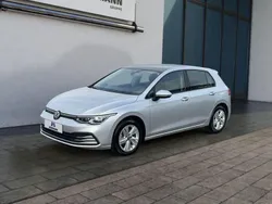 Silber Gebraucht 2021 VW Golf VIII Life Limousine | 19.950 € (Fairer Preis)
