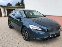 Blau Gebraucht 2017 Volvo V40 Inscription Kombi | 13.900 € (Teuer)
