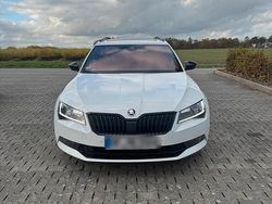 Weiß Gebraucht 2017 Skoda Superb SportLine Kombi | 22.999 € (Teuer)