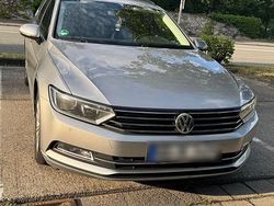 Grau Gebraucht 2015 VW Passat Kombi | 8.300 € (Fairer Preis)