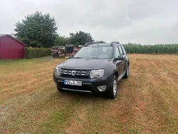 Grau Gebraucht 2016 Dacia Duster Lauréate SUV | 11.900 € (Fairer Preis)