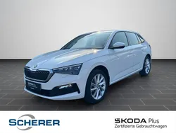 Candyweiss Gebraucht 2023 Skoda Scala Tour Kleinwagen | 18.900 €