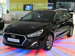 Schwarz Gebraucht 2019 Hyundai i30 Premium Kombi | 15.750 € (Fairer Preis)