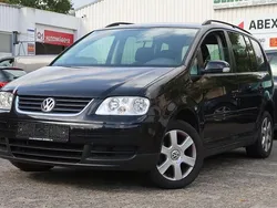 Schwarz Gebraucht 2006 VW Touran Van / Kleinbus | 2.650 € (Fairer Preis)