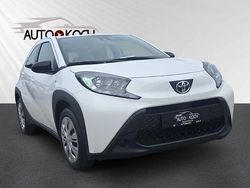 Schneeweiß Gebraucht 2024 Toyota Aygo X-play Kleinwagen | 14.990 € (Fairer Preis)
