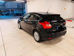 Schwarz Gebraucht 2012 Ford Focus Titanium Limousine | 3.490 € (Fairer Preis)