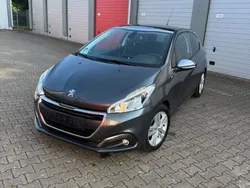 Grau Gebraucht 2016 Peugeot 208 Style Kleinwagen | 4.900 € (Guter Preis)