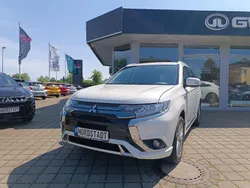 Weiß Gebraucht 2020 Mitsubishi Outlander P-HEV Spirit SUV | 22.900 € (Fairer Preis)