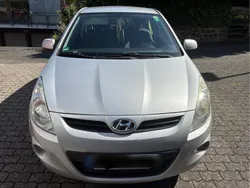 Silber Gebraucht 2010 Hyundai i20 Kleinwagen | 950 € (Guter Preis)