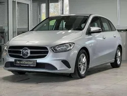 Silber Gebraucht 2020 Mercedes B180 Style Van / Kleinbus | 20.460 € (Fairer Preis)