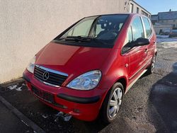 Rot Gebraucht 2001 Mercedes A160 Van / Kleinbus | 3.300 €