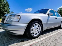 Silber Gebraucht 1994 Mercedes E220 Limousine | 6.199 €
