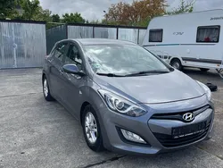 Grau Gebraucht 2012 Hyundai i30 Kleinwagen | 3.800 €