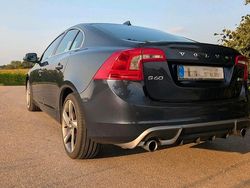 Blau Gebraucht 2013 Volvo S60 R-Design Limousine | 11.100 € (Guter Preis)