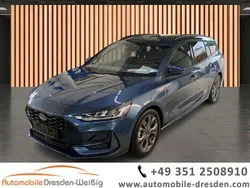 Blau Gebraucht 2024 Ford Focus ST-Line X Limousine | 24.980 € (Guter Preis)