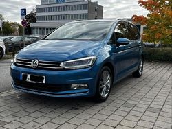 Blau Gebraucht 2017 VW Touran Comfortline Van / Kleinbus | 16.500 € (Fairer Preis)