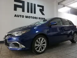 Blau Gebraucht 2017 Toyota Auris Hybrid Executive Limousine | 13.949 € (Fairer Preis)