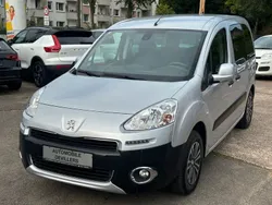 Grau Gebraucht 2015 Peugeot Partner Tepee Active Van / Kleinbus | 7.390 € (Fairer Preis)