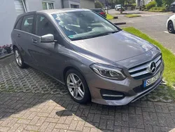 Grau Gebraucht 2018 Mercedes B180 Edition Van / Kleinbus | 16.999 € (Fairer Preis)