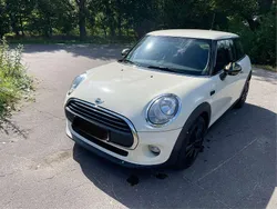 Weiß Gebraucht 2016 Mini ONE Kleinwagen | 11.800 € (Fairer Preis)