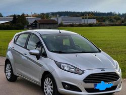 Silber Gebraucht 2015 Ford Fiesta Limousine | 4.650 €
