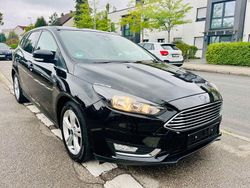 Schwarz Gebraucht 2015 Ford Focus Titanium Kombi | 4.990 €