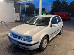 Silber Gebraucht 1999 VW Golf IV Kleinwagen | 2.200 € (Etwas zu teuer)