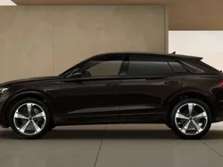 Mythosschwarz metallic Neu 2025 Audi Q8 S-Line SUV | 89.111 €