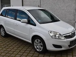 Weiß Gebraucht 2009 Opel Zafira Edition Van / Kleinbus | 3.200 € (Guter Preis)