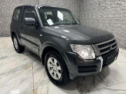 Grau Gebraucht 2015 Mitsubishi Pajero Edition SUV | 13.990 €