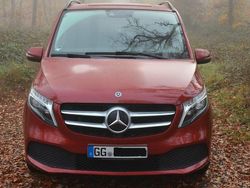 Rot Gebraucht 2020 Mercedes V220 Edition Van / Kleinbus | 44.500 € (Fairer Preis)