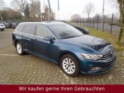 Aquamarinblau metallic (metallic) Gebraucht 2023 VW Passat Business Kombi | 27.999 € (Guter Preis)