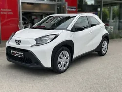 Schneeweiß Gebraucht 2022 Toyota Aygo X-play Kleinwagen | 13.990 € (Guter Preis)