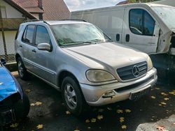 Silber Gebraucht 2002 Mercedes ML270 SUV | 1.900 €