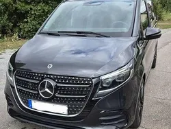 Grau Gebraucht 2024 Mercedes V300 Style Van / Kleinbus | 69.000 € (Fairer Preis)