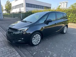 Schwarz Gebraucht 2018 Opel Zafira Tourer Van / Kleinbus | 11.700 € (Fairer Preis)