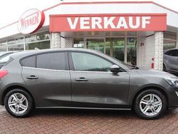 Grau Gebraucht 2021 Ford Focus Cool & Connect Limousine | 14.791 € (Guter Preis)
